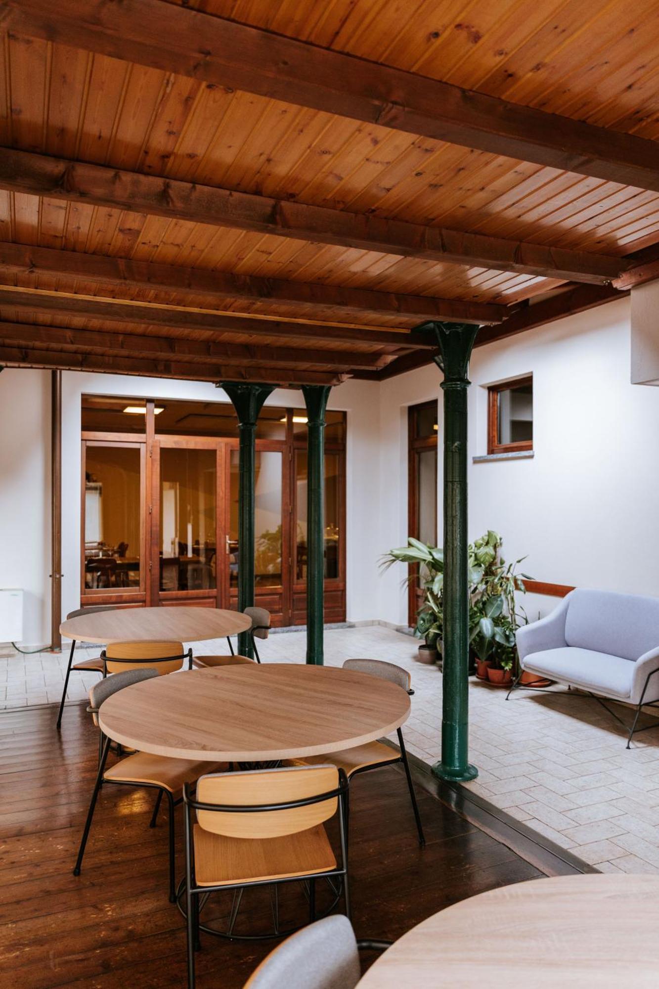 Manfredi Ristorante Con Alloggio Romentino Exterior photo