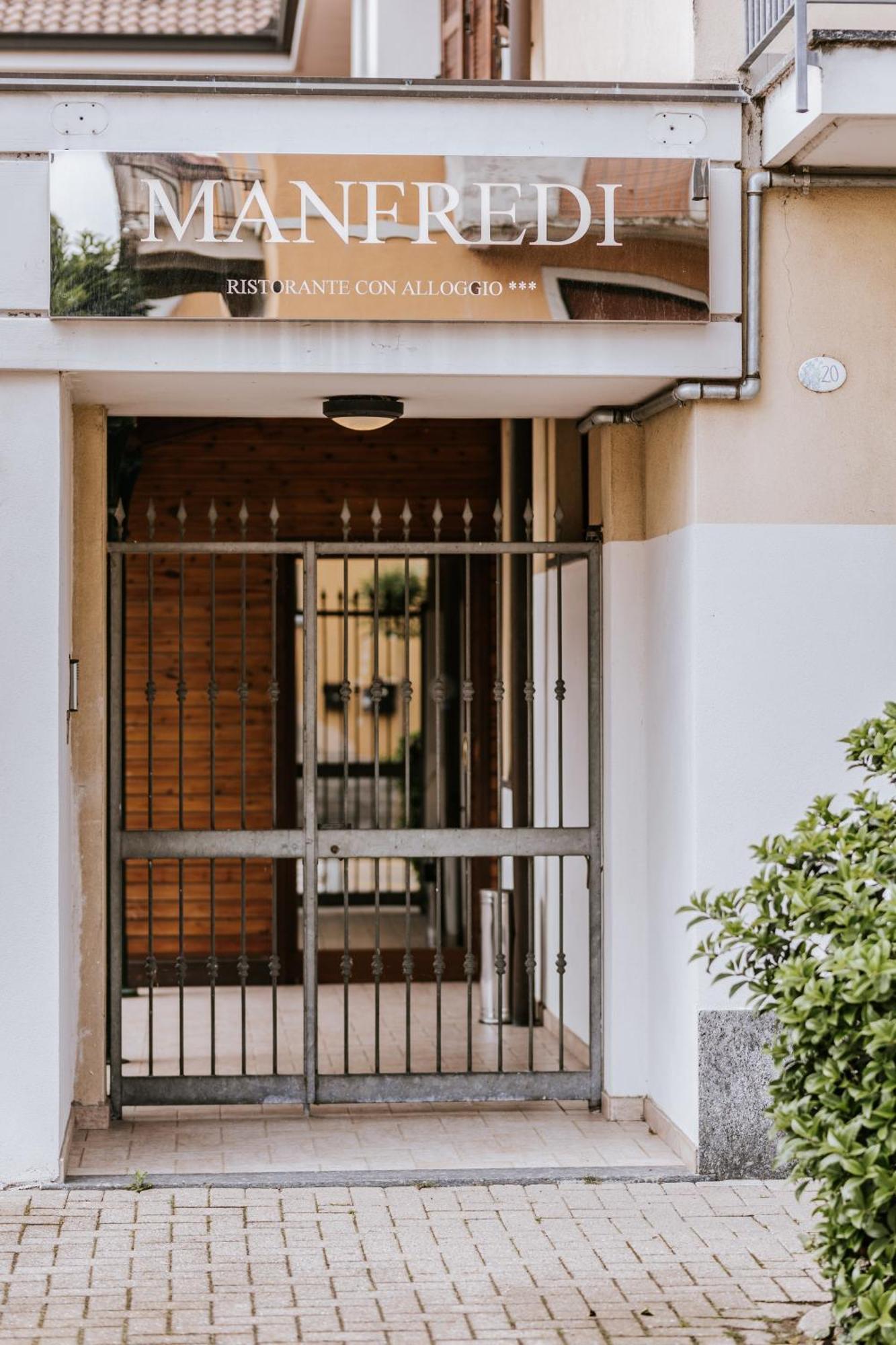Manfredi Ristorante Con Alloggio Romentino Exterior photo